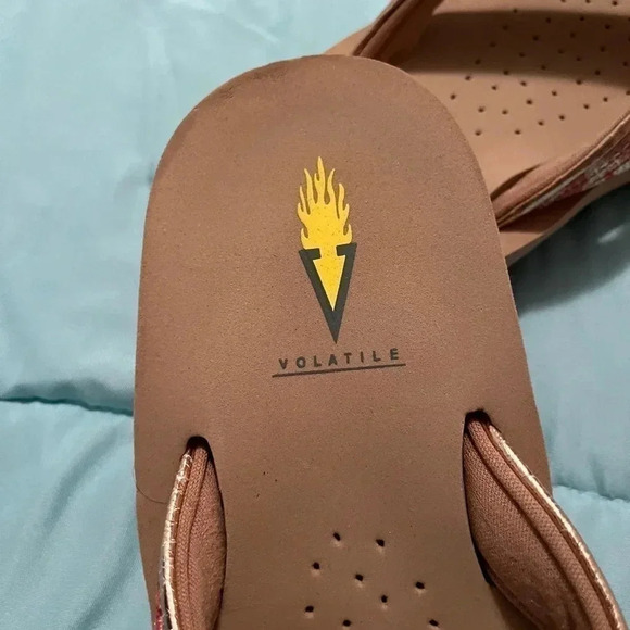 Volatile surf sandals multi color size 7 - Picture 3 of 3